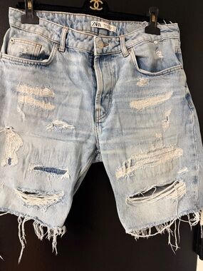 Zara distressed denim shorts, light wash, ripped detailing, and a raw,frayed hem